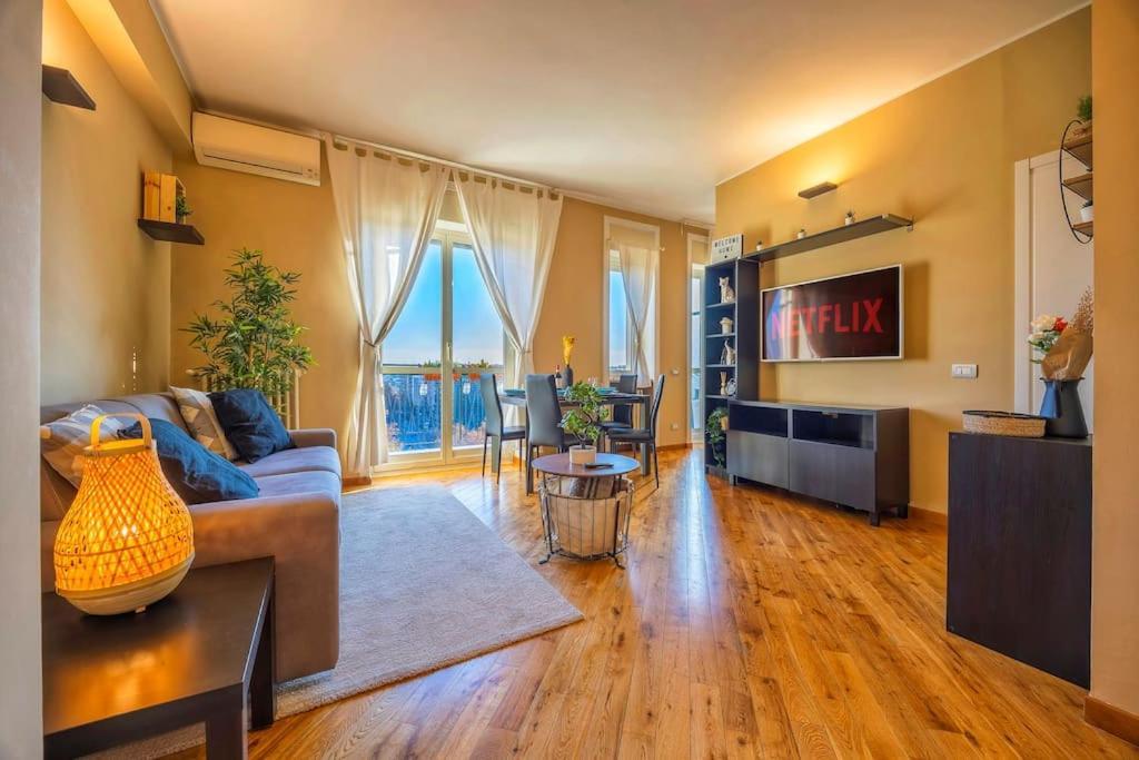 Sunny & Updated Flat With Panoramic City View 50M From M4 Stop Milano Ngoại thất bức ảnh