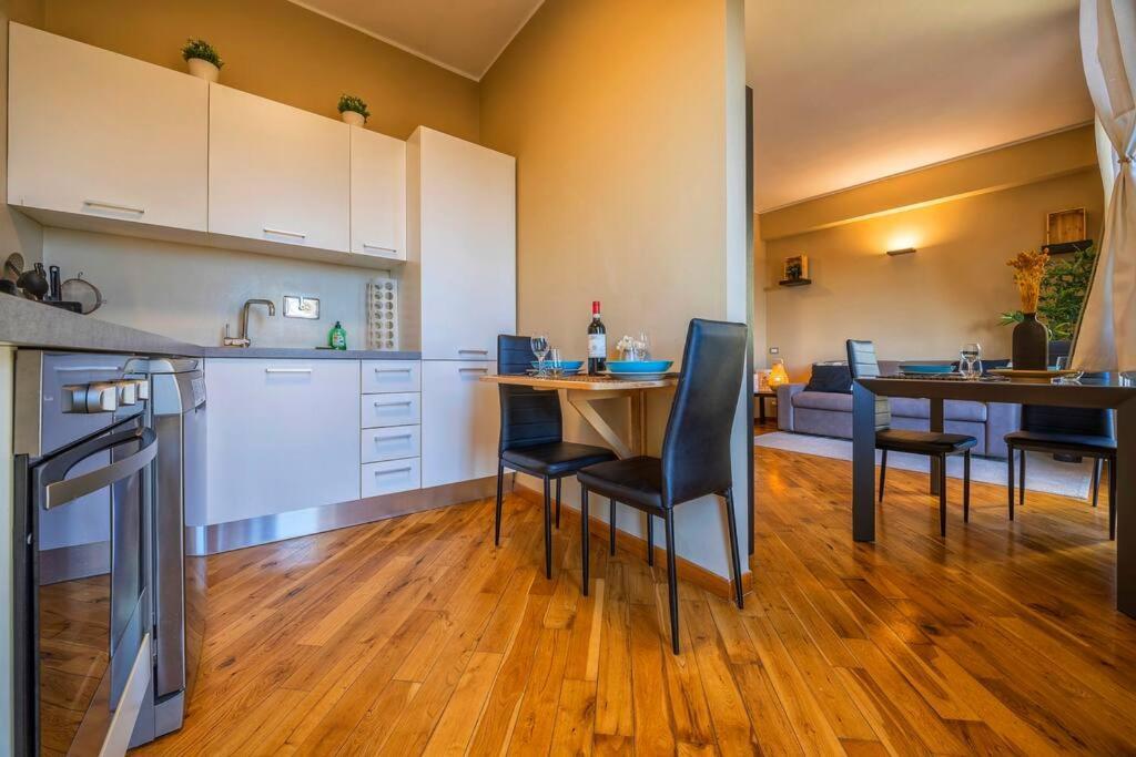 Sunny & Updated Flat With Panoramic City View 50M From M4 Stop Milano Ngoại thất bức ảnh