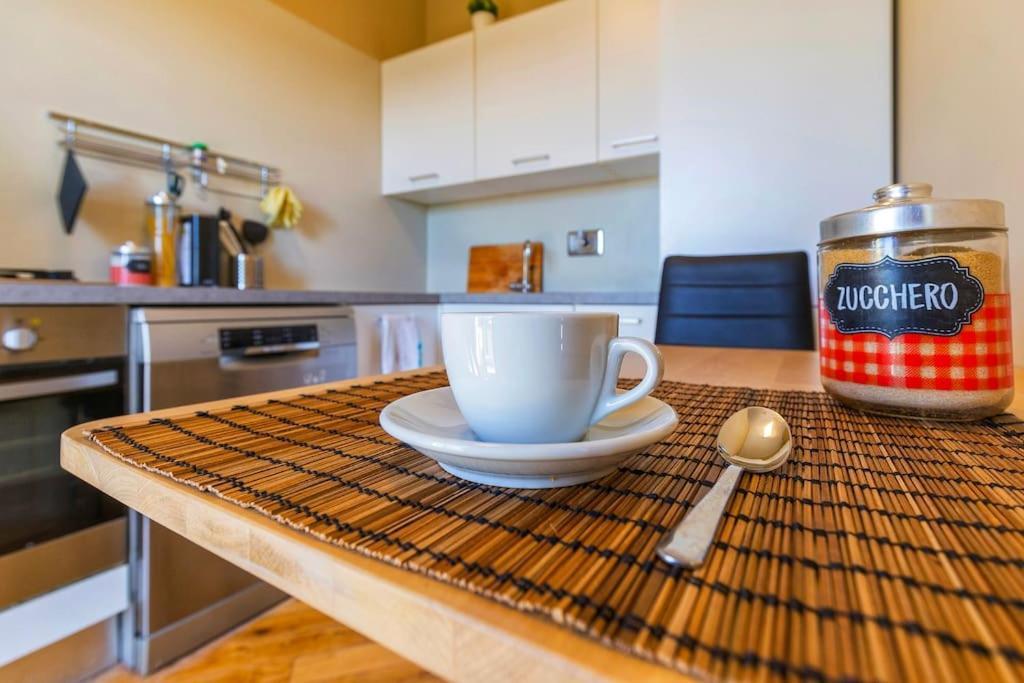 Sunny & Updated Flat With Panoramic City View 50M From M4 Stop Milano Ngoại thất bức ảnh