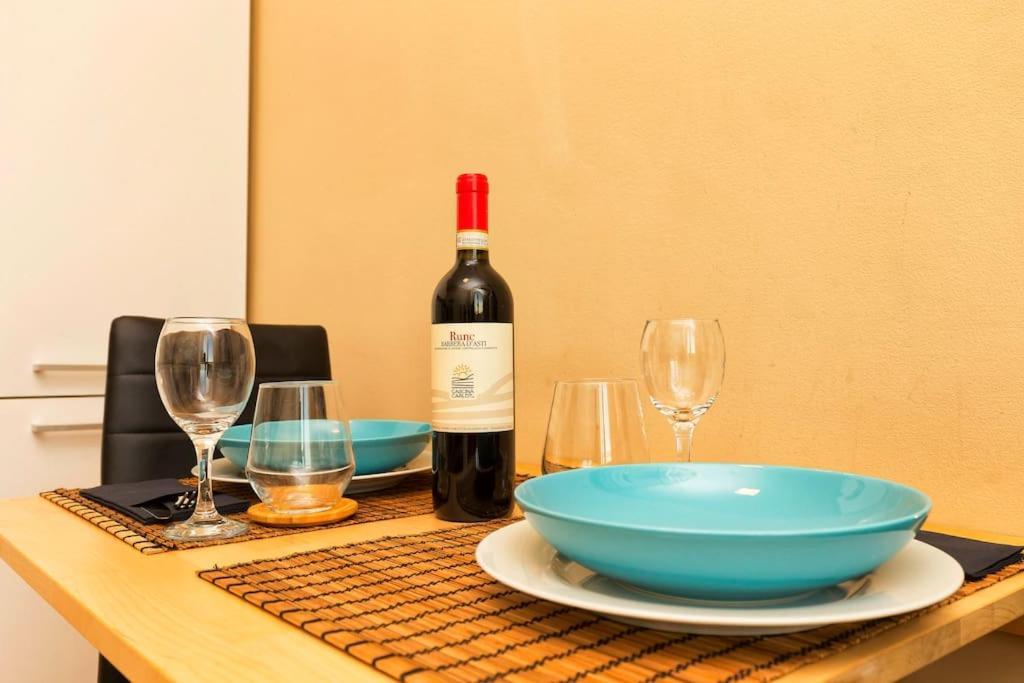 Sunny & Updated Flat With Panoramic City View 50M From M4 Stop Milano Ngoại thất bức ảnh