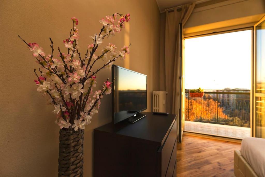 Sunny & Updated Flat With Panoramic City View 50M From M4 Stop Milano Ngoại thất bức ảnh