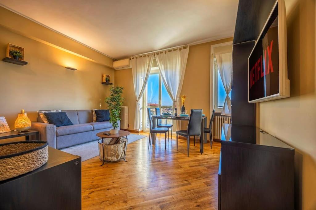 Sunny & Updated Flat With Panoramic City View 50M From M4 Stop Milano Ngoại thất bức ảnh