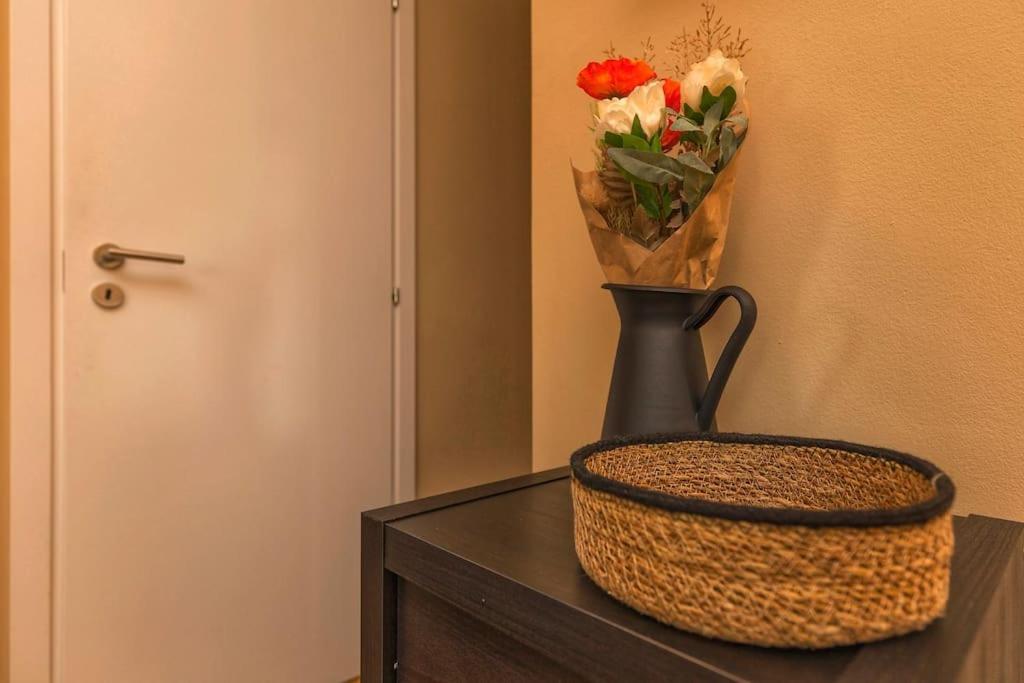 Sunny & Updated Flat With Panoramic City View 50M From M4 Stop Milano Ngoại thất bức ảnh