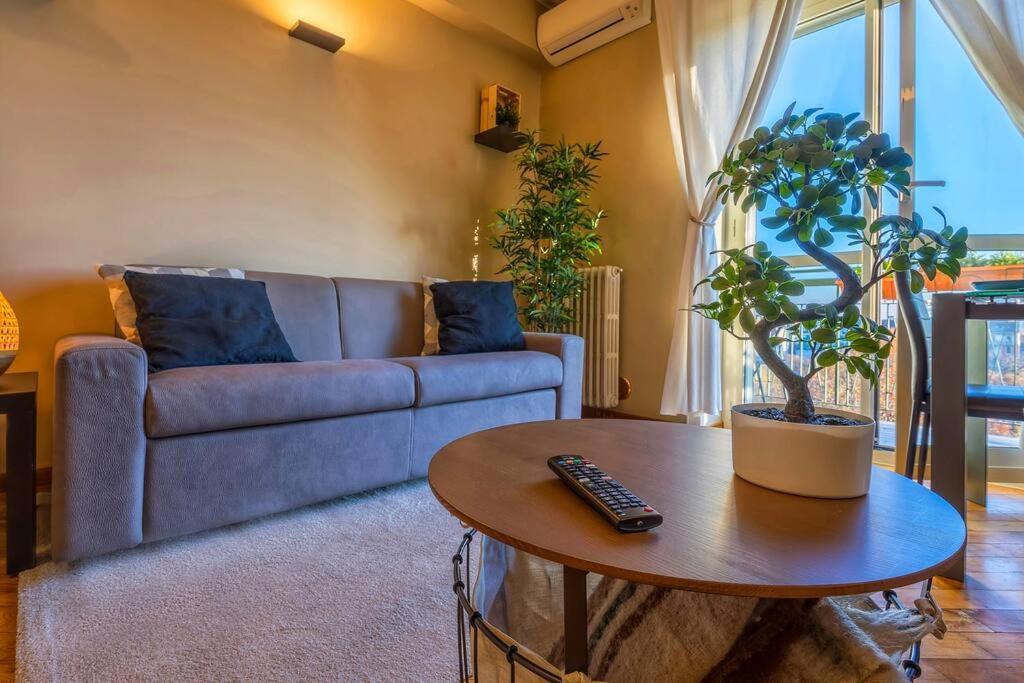 Sunny & Updated Flat With Panoramic City View 50M From M4 Stop Milano Ngoại thất bức ảnh